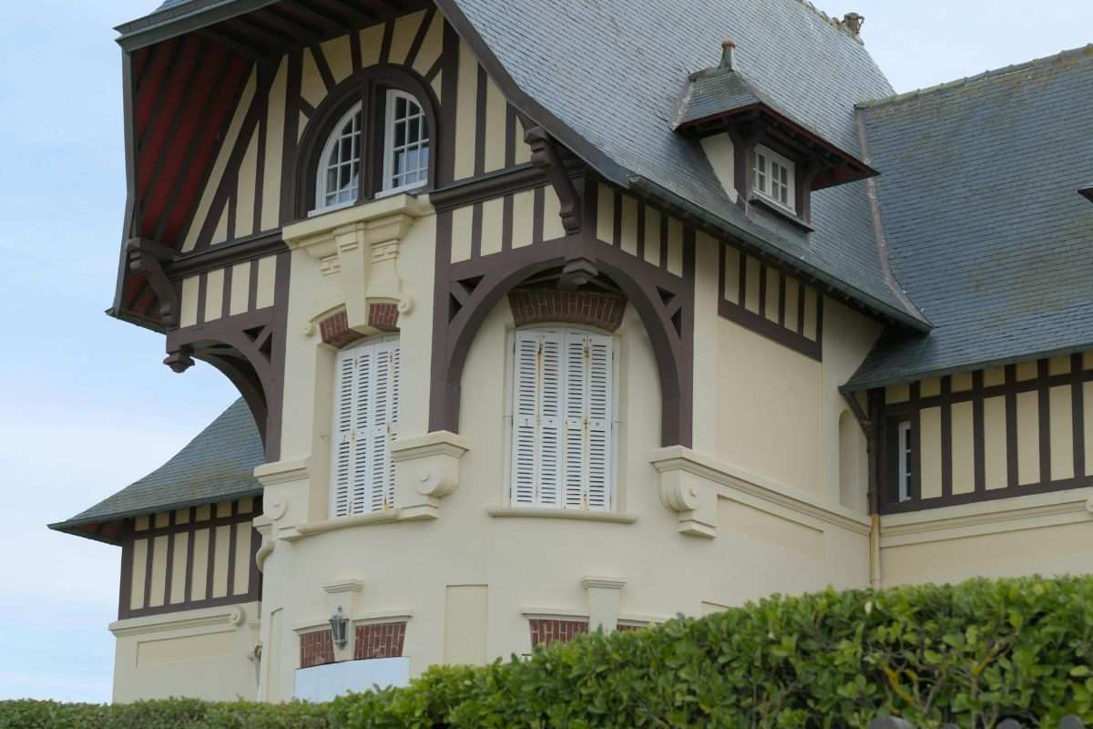 Villas de luxe en France : comment l'instabilité mondiale alimente un marché à part