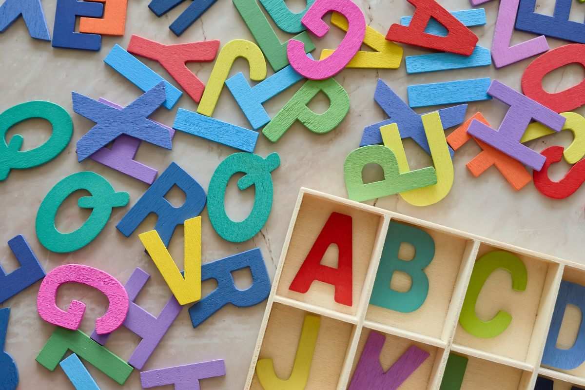 Apprendre à lire : quand les jouets en bois réinventent les fondamentaux du CP